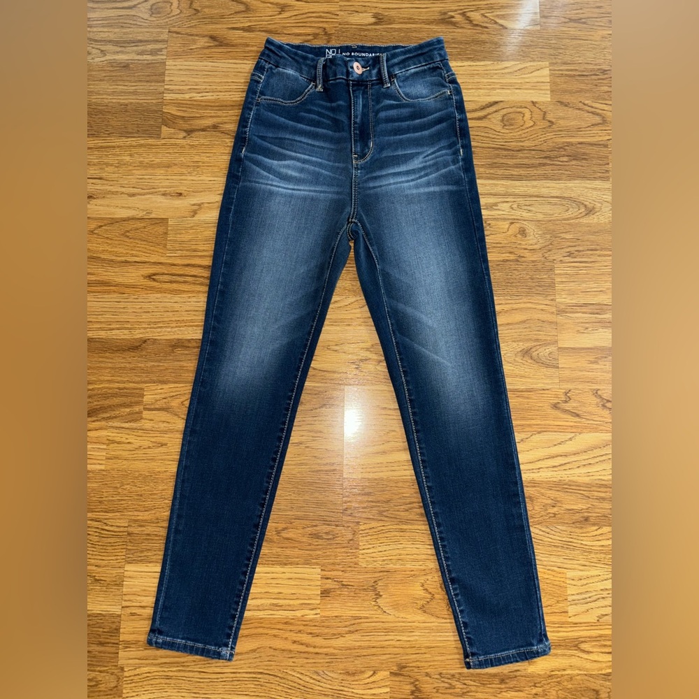No Boundaries Hi Rise Skinny Jeans Juniors Size 5 Medium Wash Whisker Designs